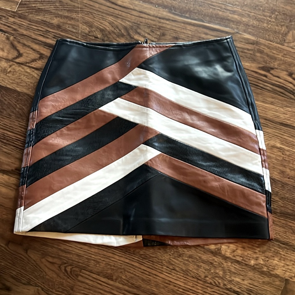 BlankNYC, Women’s size 28, short mini polyester brown, black, and cream stripes